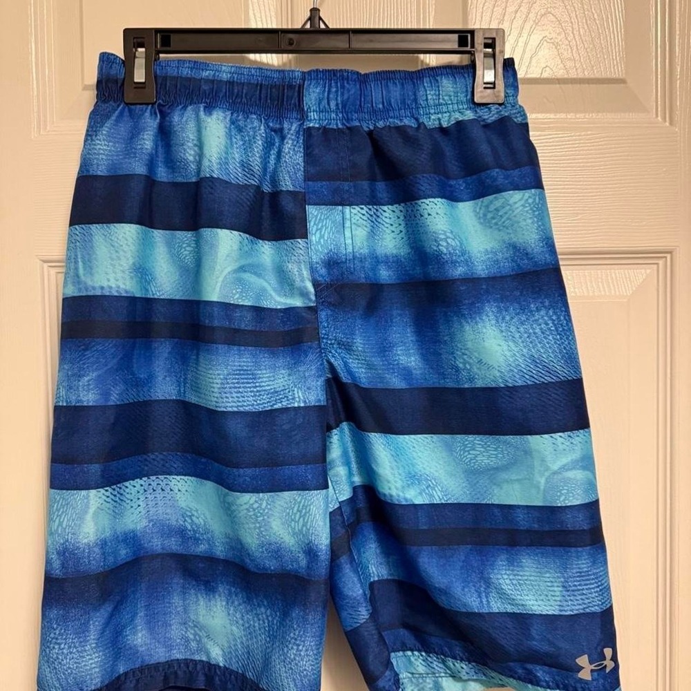 Under Armour youth L boys blue and light blue horizontal striped swim shorts
